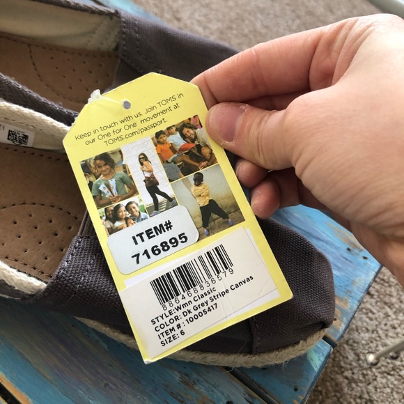 NWT Brand new Toms 💕 - Picture 4 of 6